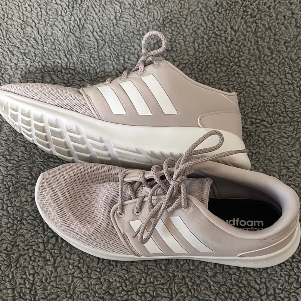 Adidas Cloudfoam women’s sneakers. Size 10. Lavender.